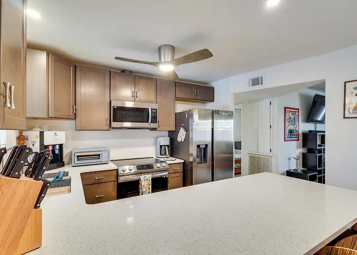 Holiday home Pool & Patio! Mod Desert Digs Near Havasu *